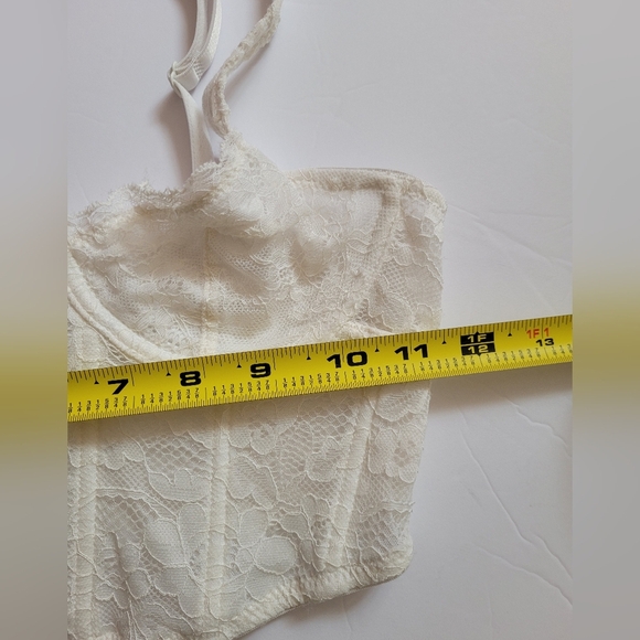 Elegant Lace Bralette - Picture 10 of 12